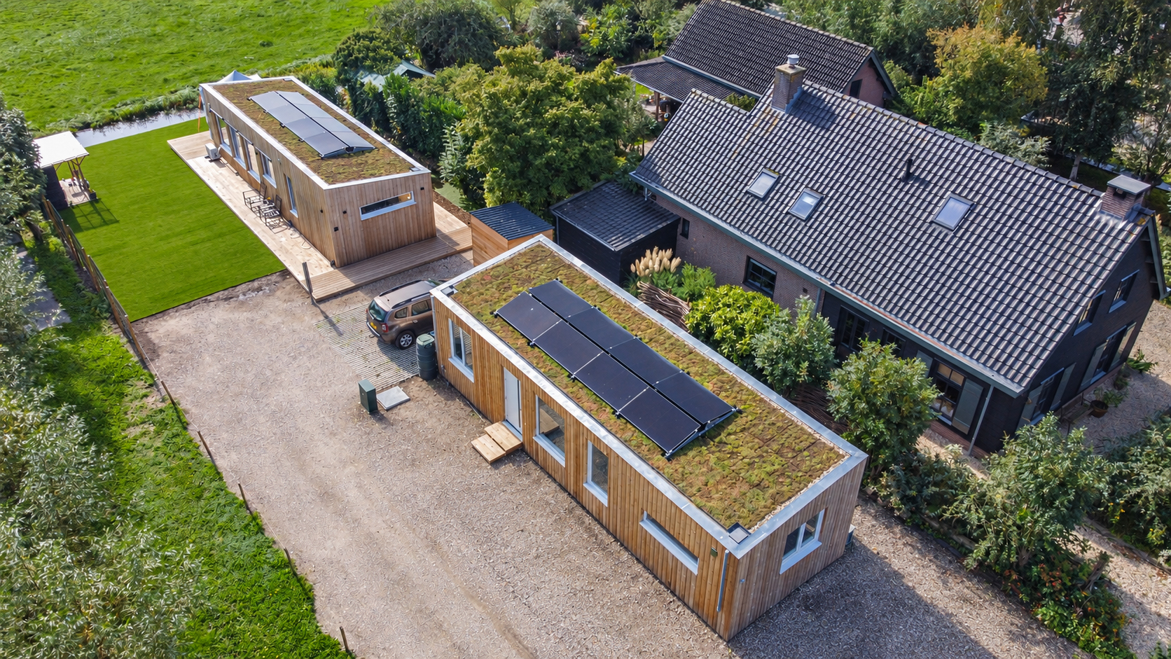 Luchtfoto van de Plexatwoningen aan de Doetseweg in Giessenburg