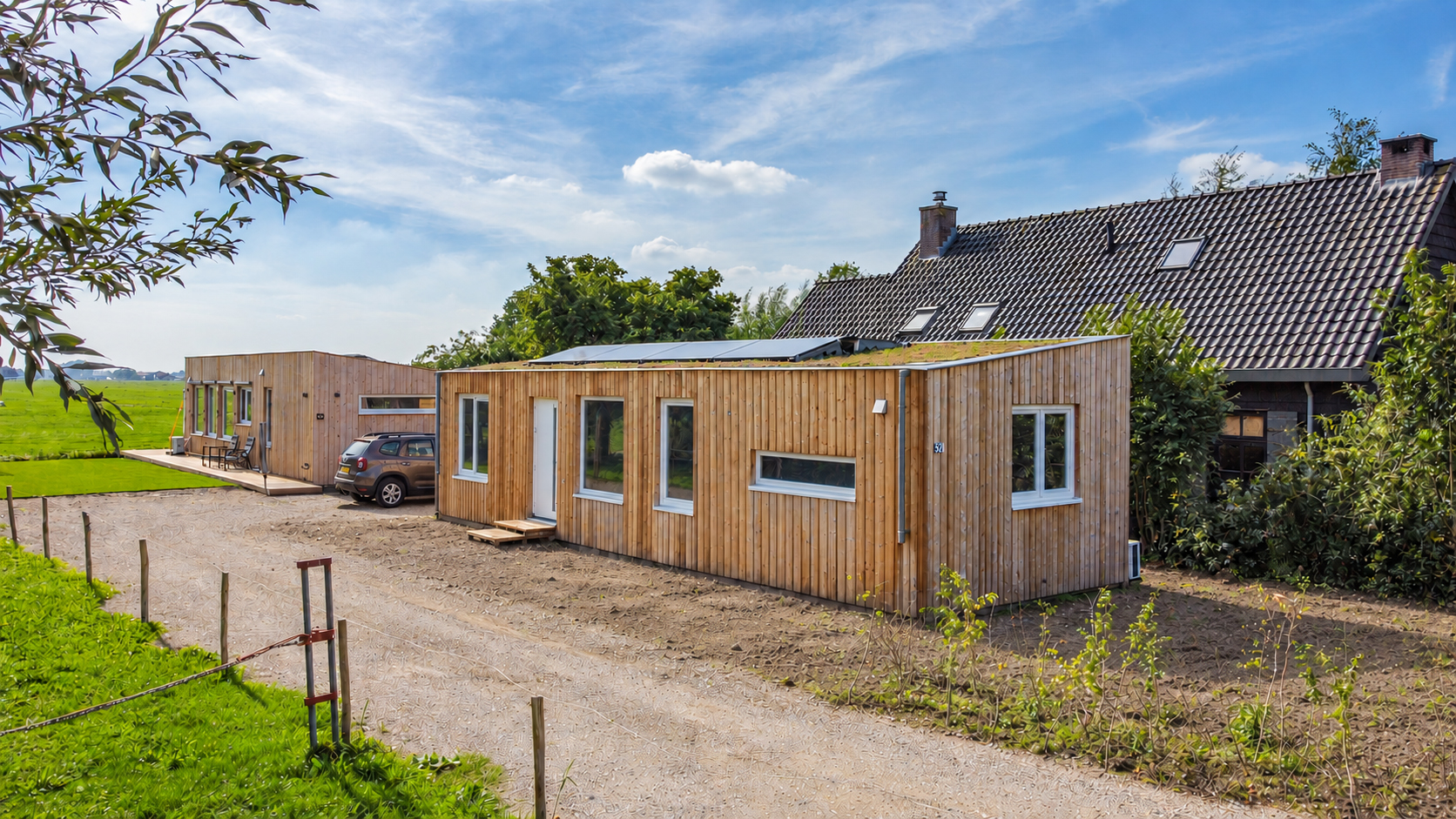 Luchtfoto van de Plexatwoningen aan de Doetseweg in Giessenburg