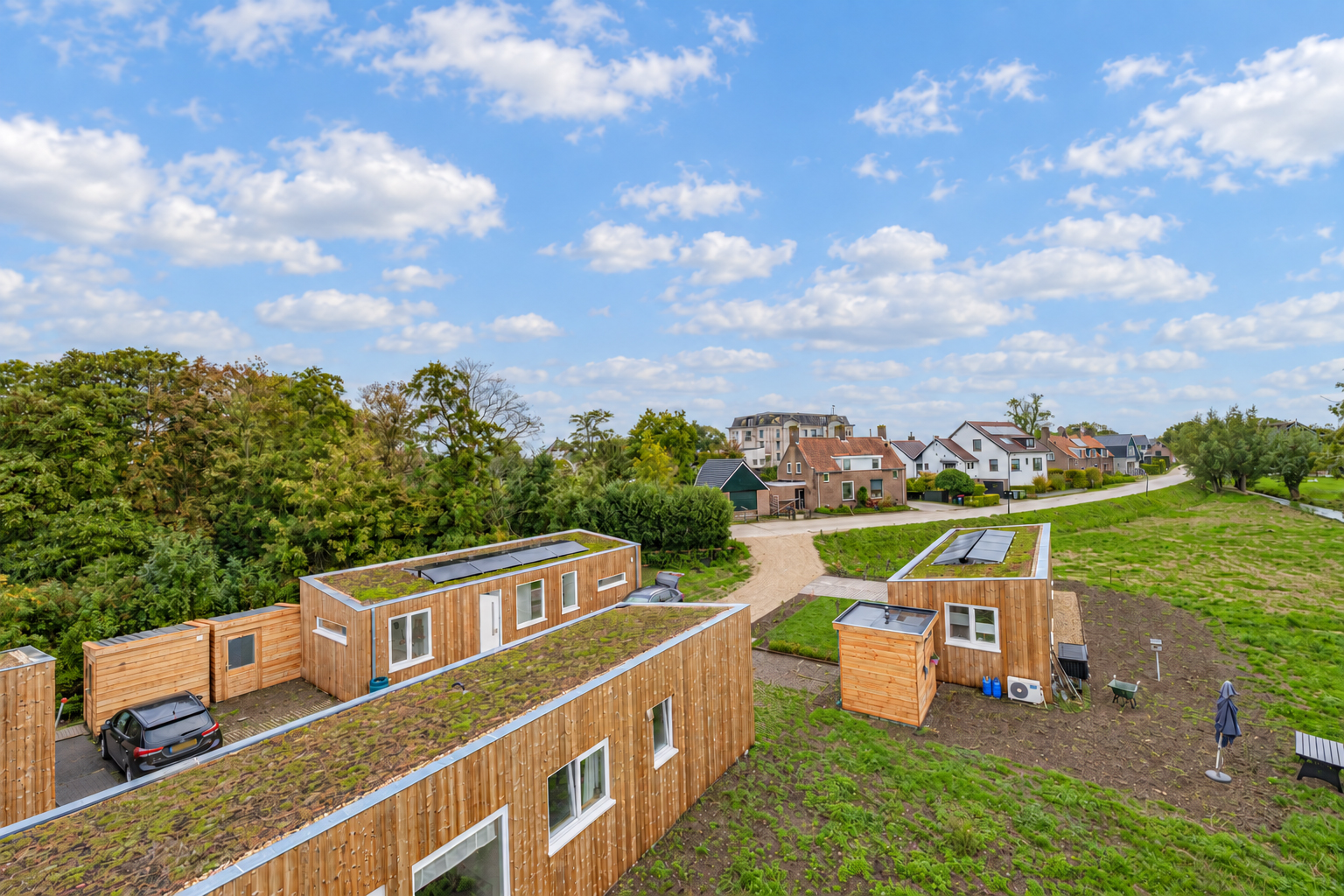 Luchtfoto van de Plexatwoningen aan de Peursumseweg in Giessenburg